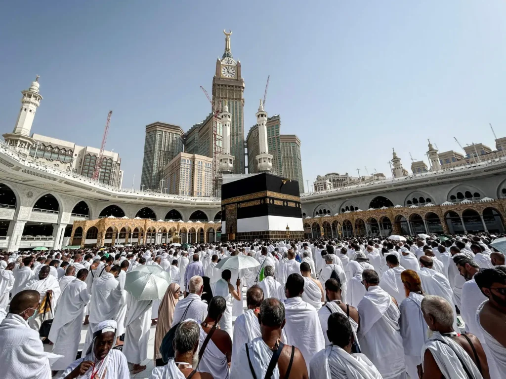 أفضل الأيام لأداء العمرة: دليل اختيار التوقيت المثالي للزيارة